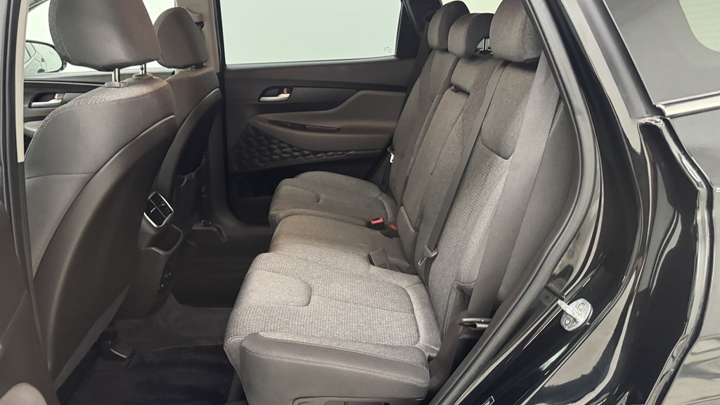 Photo 21 of this HYUNDAI SANTA FE