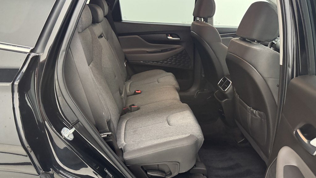 Photo 24 of this HYUNDAI SANTA FE