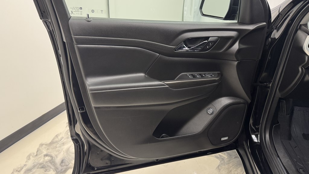 Photo 14 of this GMC ACADIA