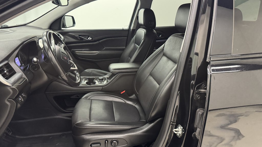 Photo 16 of this GMC ACADIA
