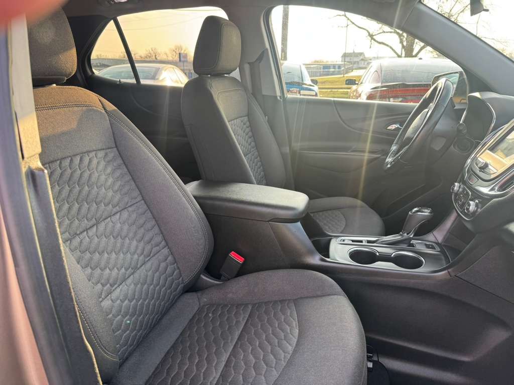 Photo 16 of this CHEVROLET EQUINOX