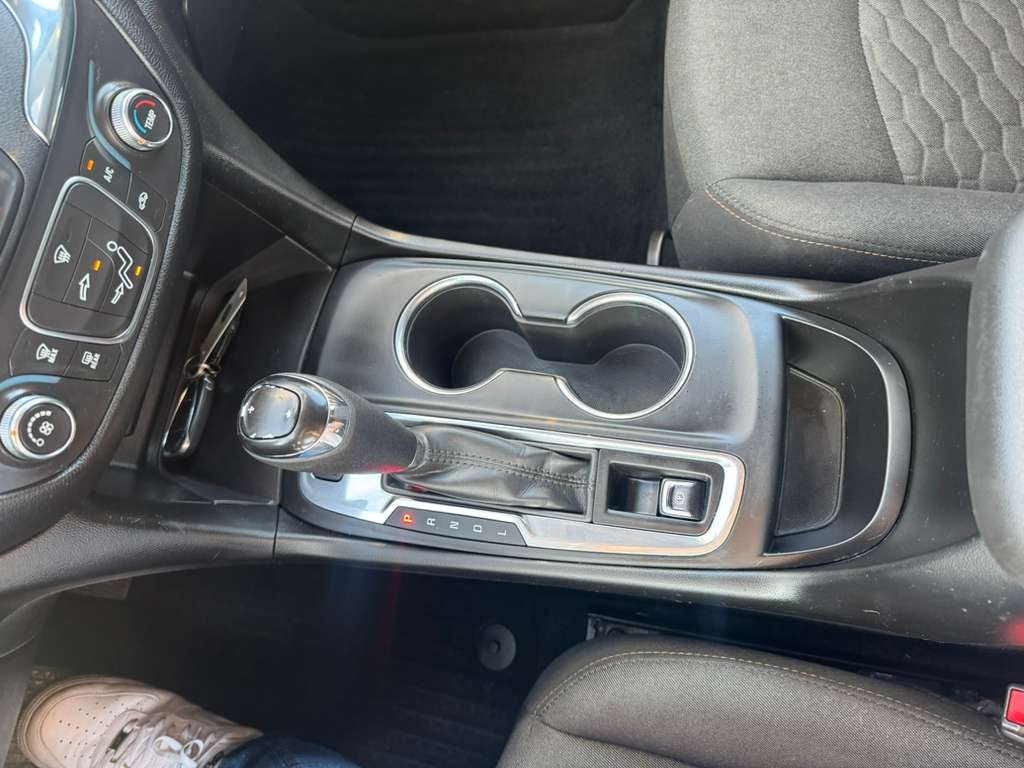 Photo 29 of this CHEVROLET EQUINOX
