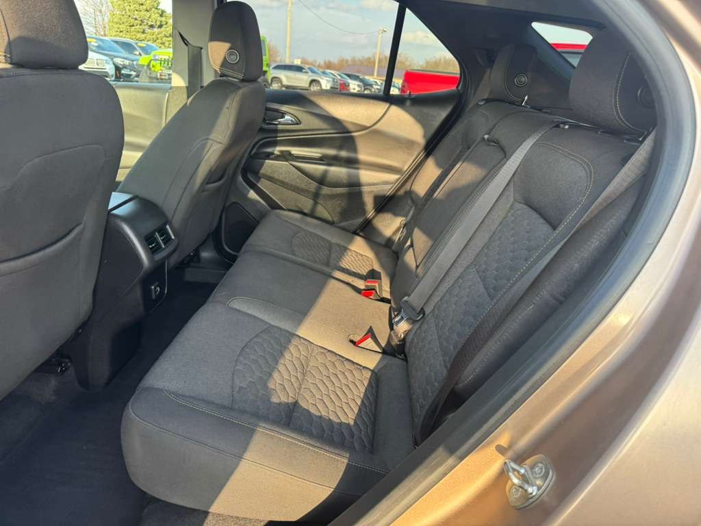 Photo 21 of this CHEVROLET EQUINOX