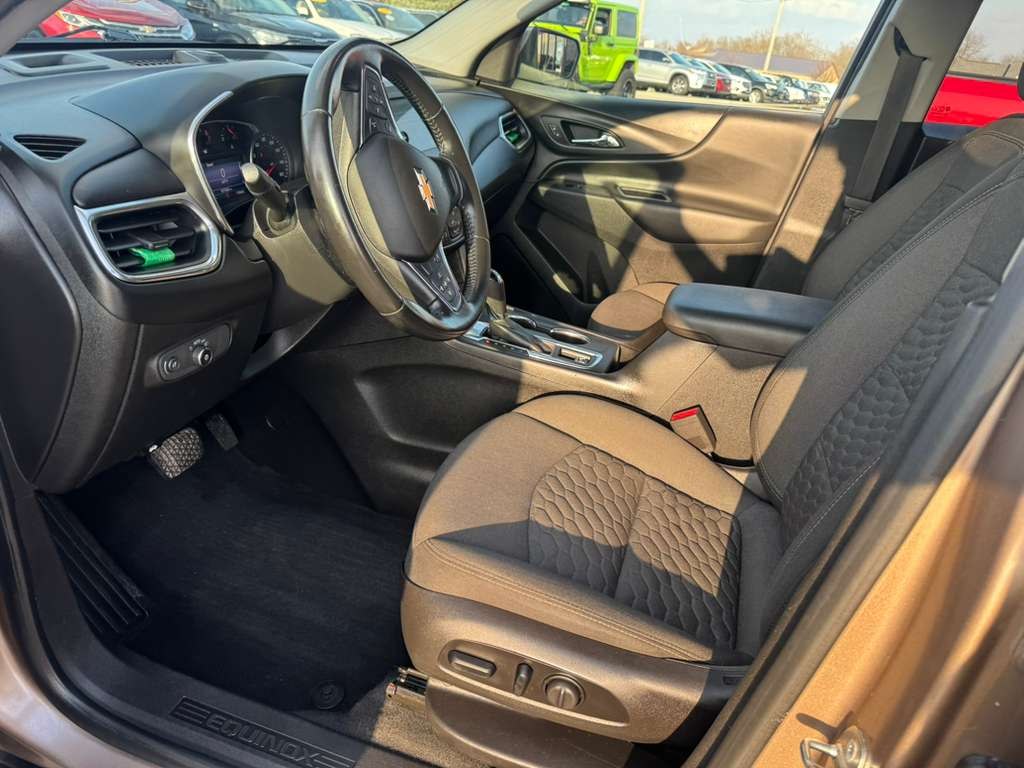 Photo 22 of this CHEVROLET EQUINOX