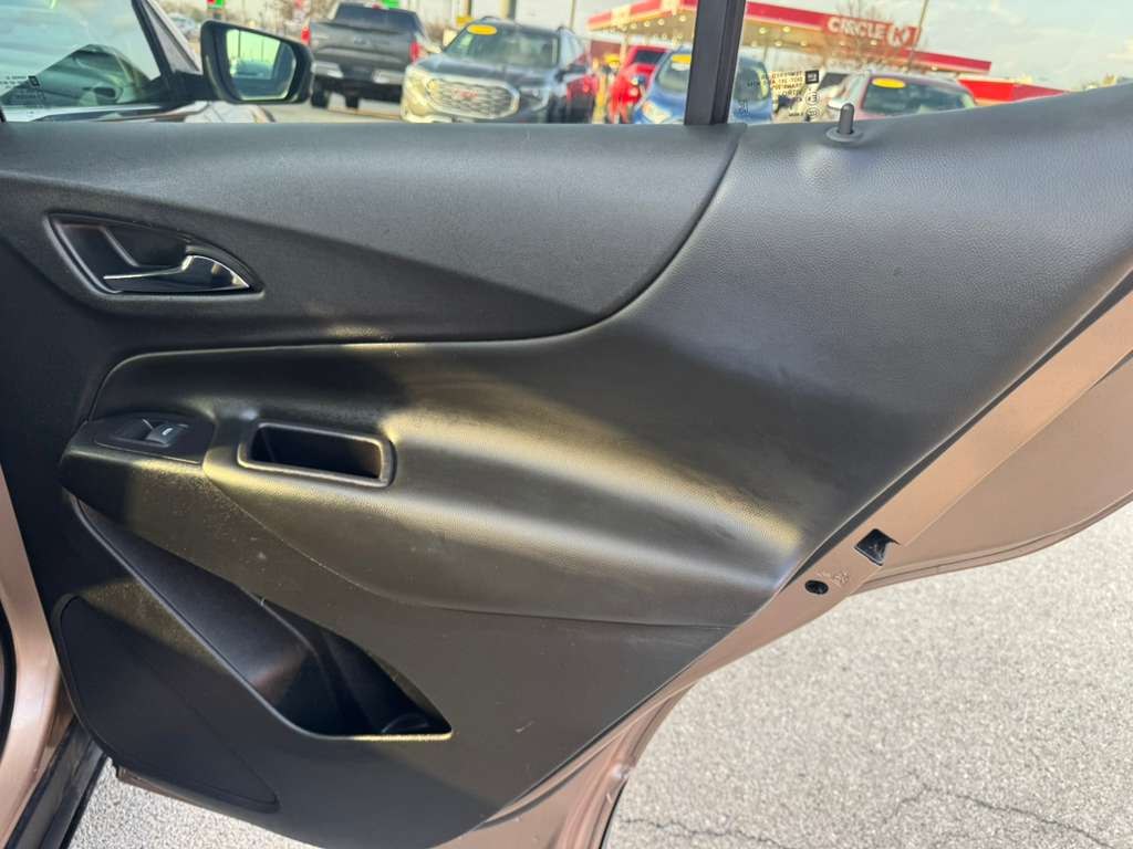 Photo 15 of this CHEVROLET EQUINOX