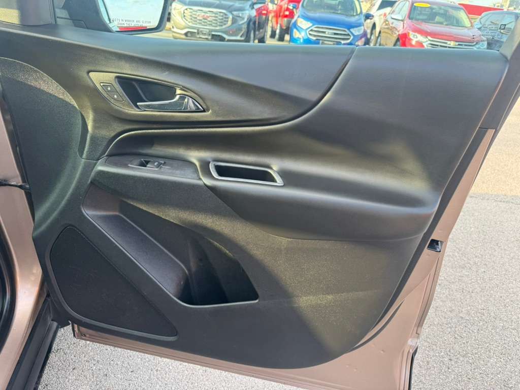 Photo 12 of this CHEVROLET EQUINOX