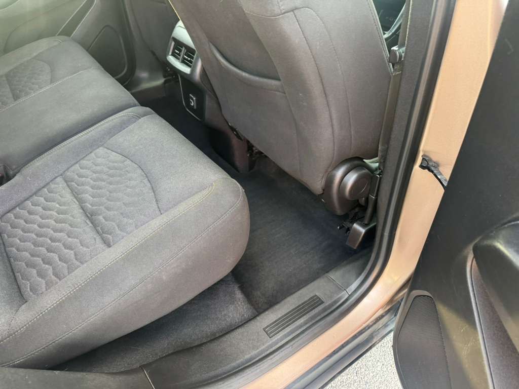 Photo 17 of this CHEVROLET EQUINOX