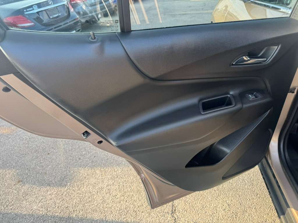 Photo 19 of this CHEVROLET EQUINOX