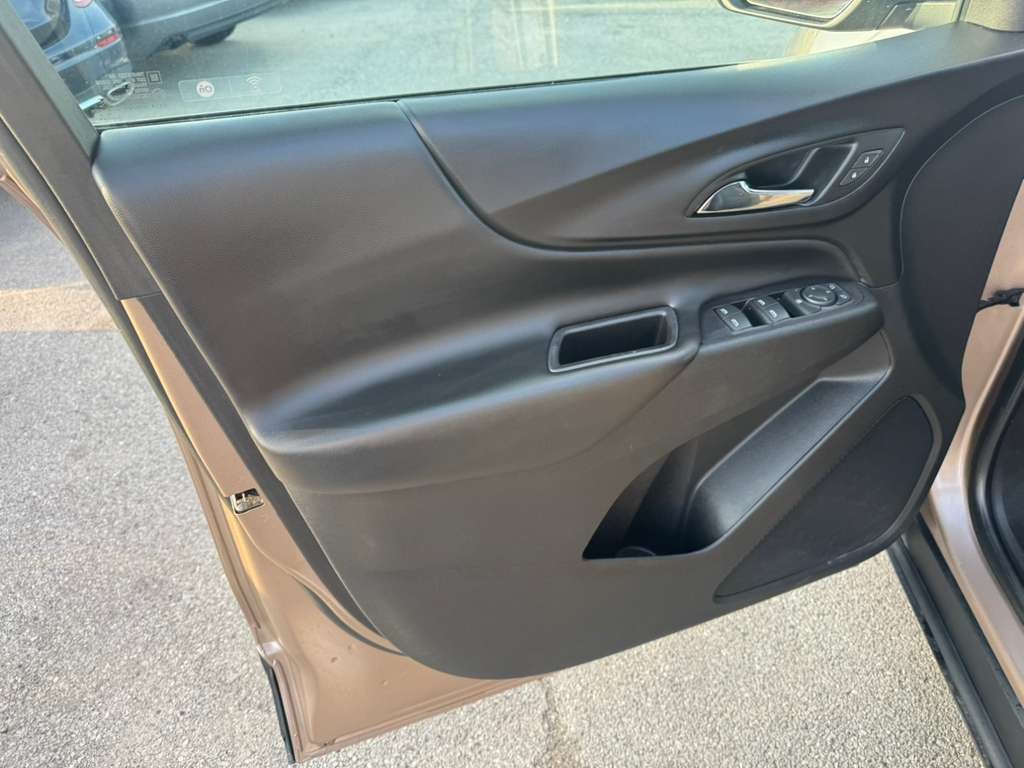 Photo 24 of this CHEVROLET EQUINOX