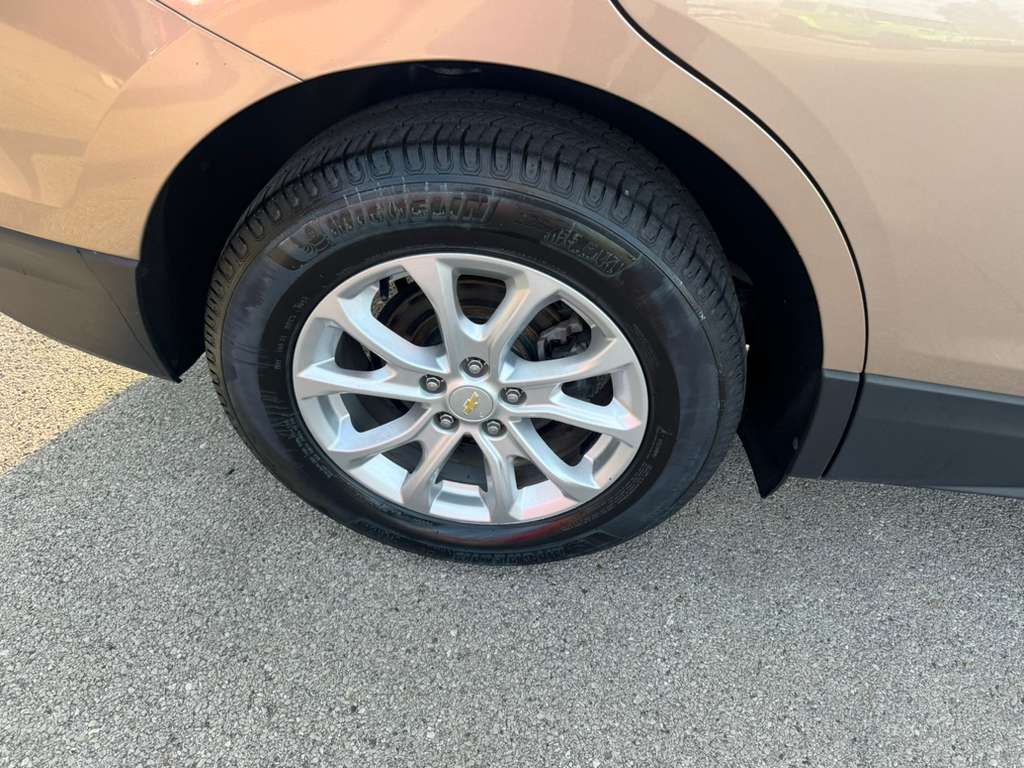 Photo 10 of this CHEVROLET EQUINOX