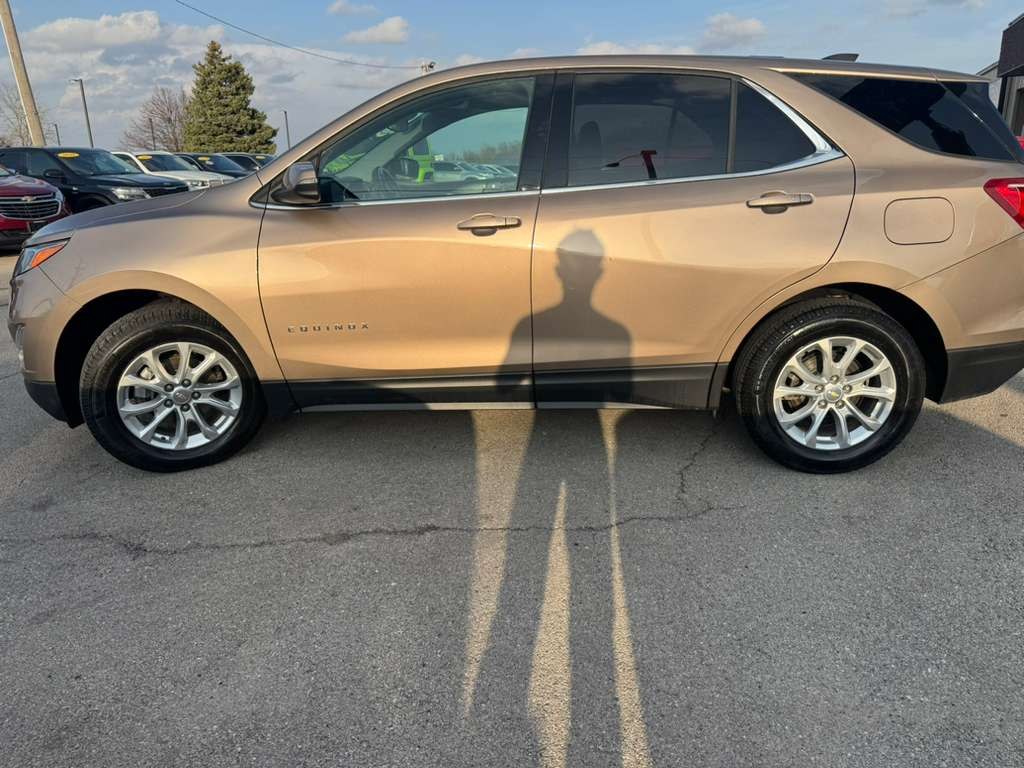 Photo 5 of this CHEVROLET EQUINOX