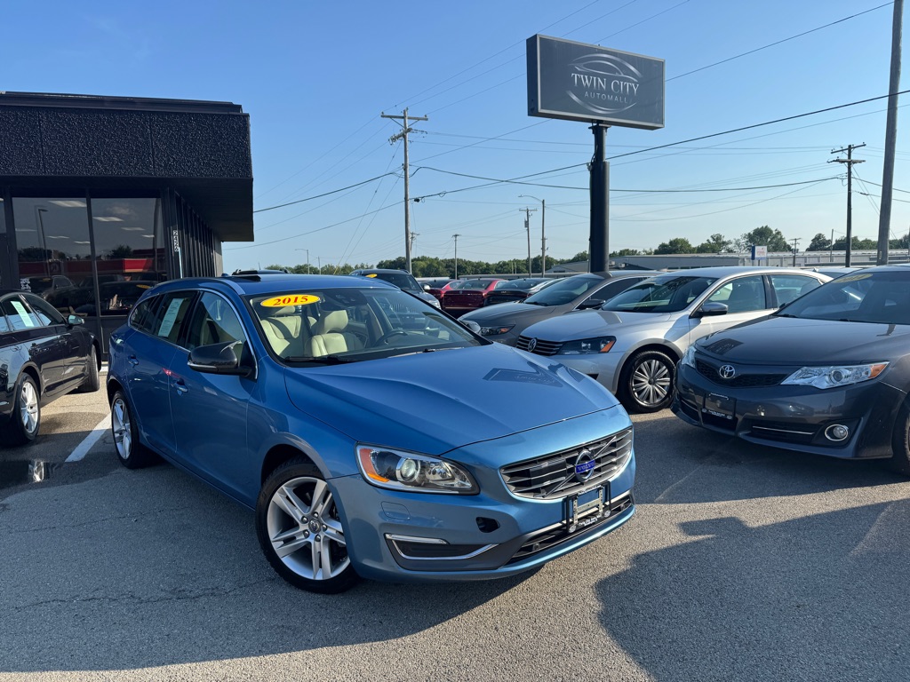 2015 Volvo V60 T5 Drive-E FWD Platinum's photo