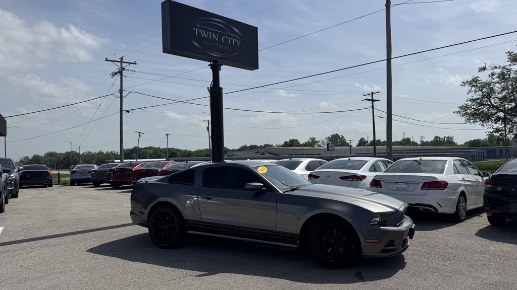 2014 Ford Mustang V6 Premium's photo