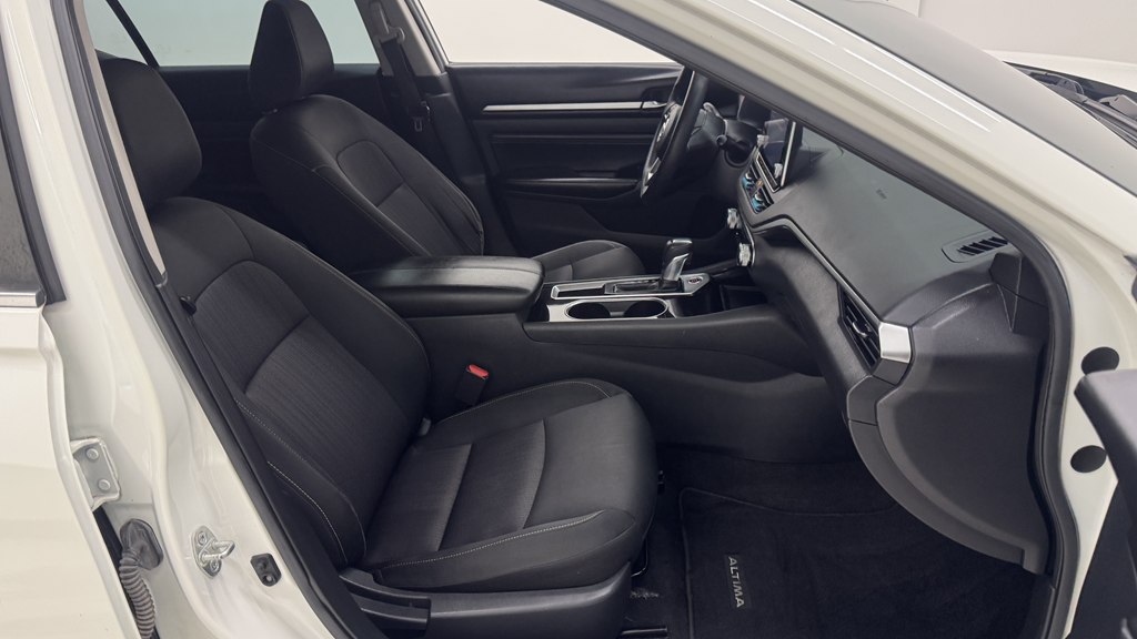 Photo 27 of this NISSAN ALTIMA
