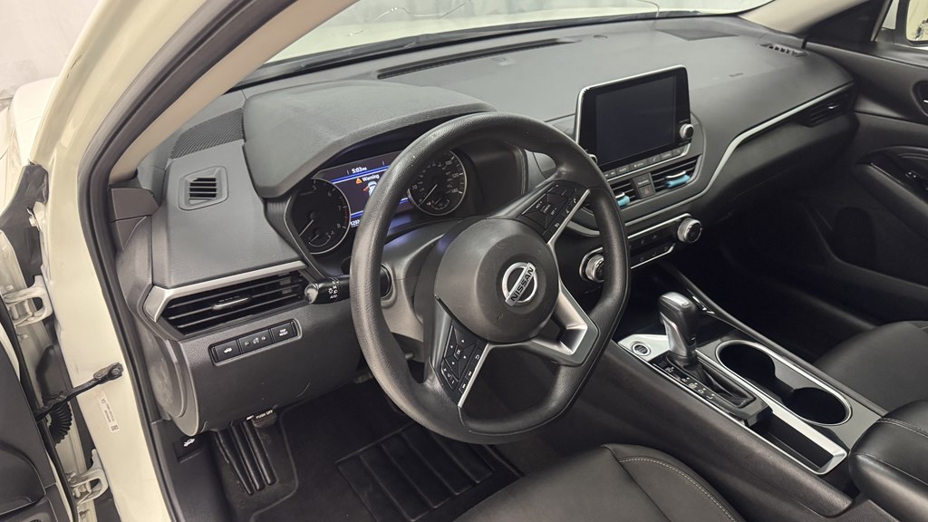 Photo 14 of this NISSAN ALTIMA