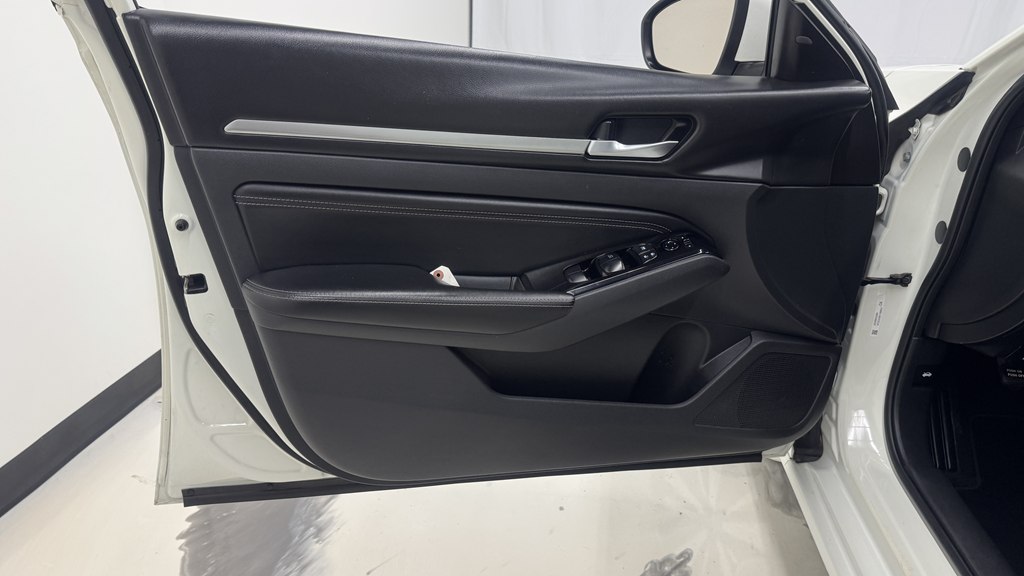 Photo 13 of this NISSAN ALTIMA