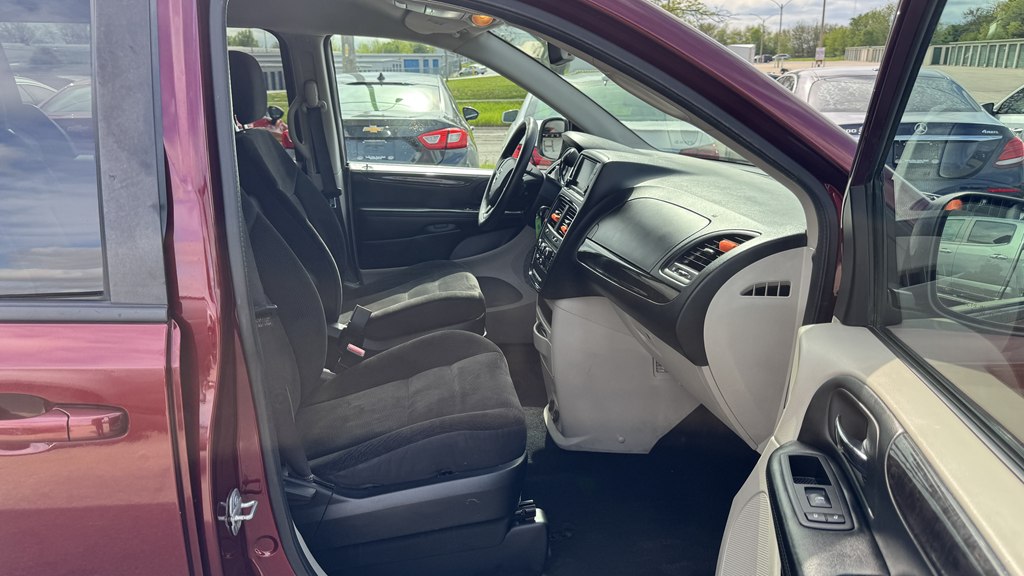 Photo 28 of this DODGE GRAND CARAVAN