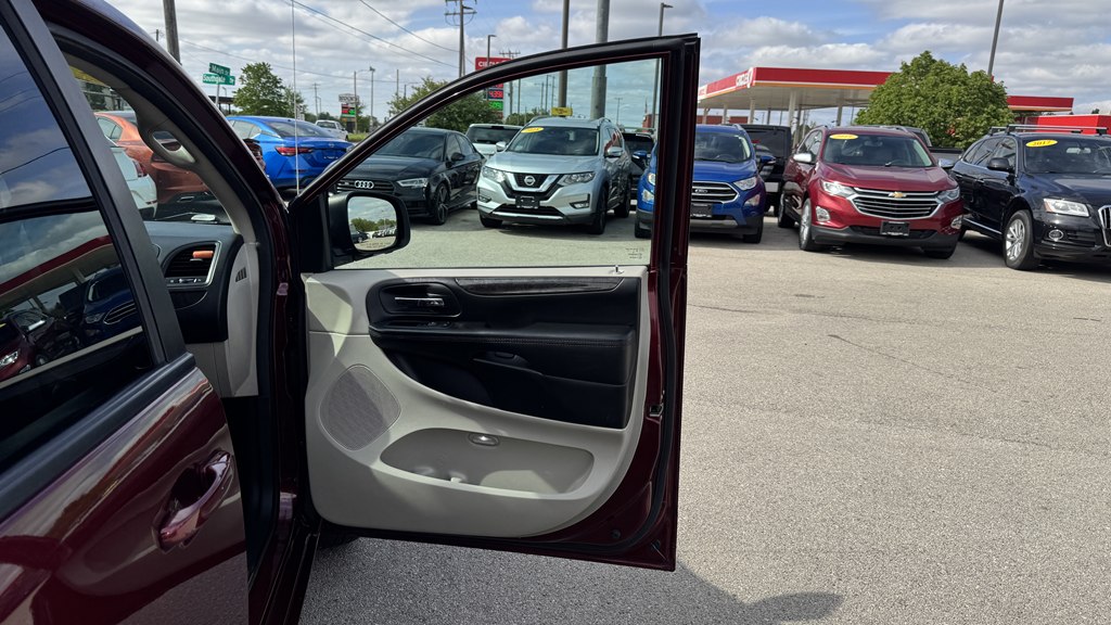 Photo 26 of this DODGE GRAND CARAVAN