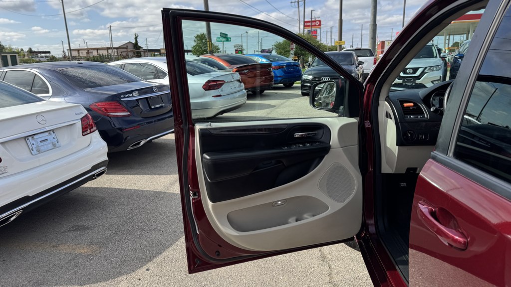 Photo 14 of this DODGE GRAND CARAVAN