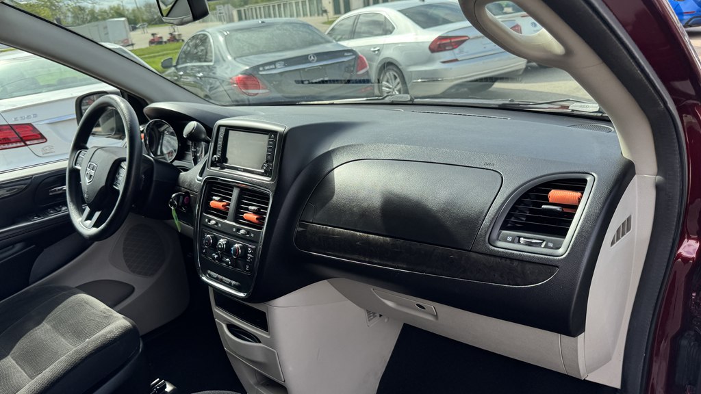Photo 27 of this DODGE GRAND CARAVAN