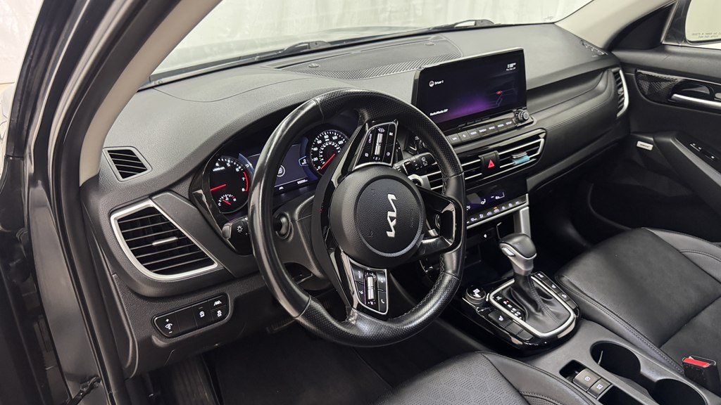 Photo 11 of this KIA SELTOS