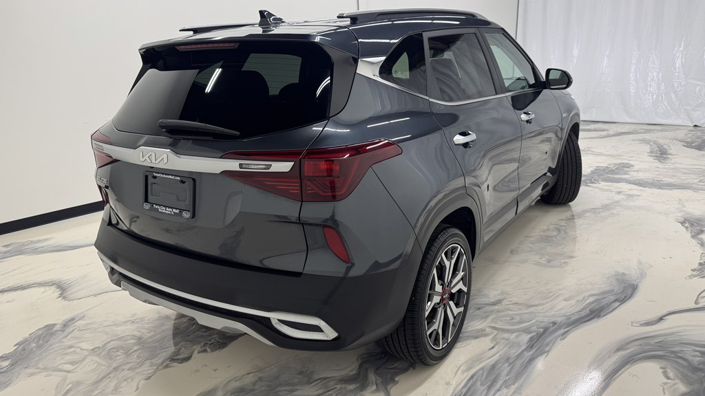 Photo 8 of this KIA SELTOS