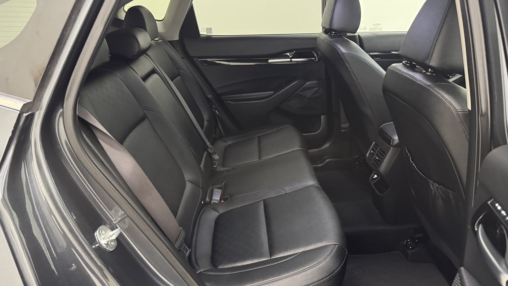 Photo 21 of this KIA SELTOS