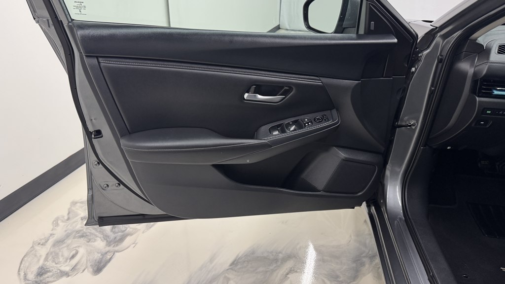 Photo 12 of this NISSAN SENTRA