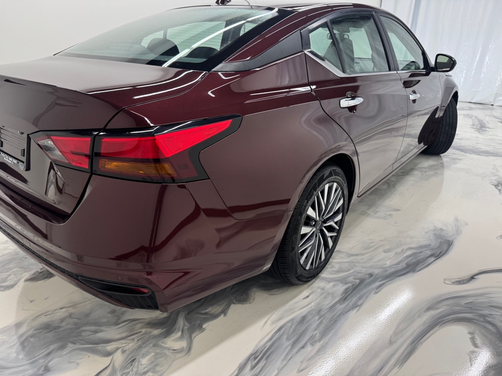 Photo 8 of this NISSAN ALTIMA