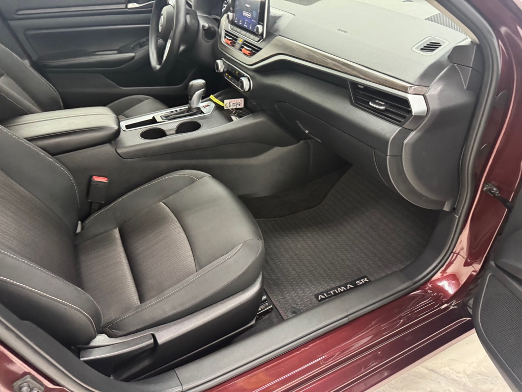 Photo 13 of this NISSAN ALTIMA