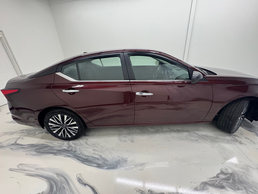 Photo 9 of this NISSAN ALTIMA