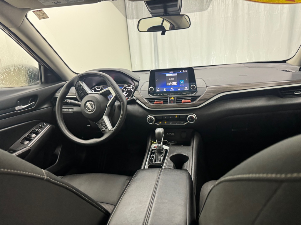 Photo 18 of this NISSAN ALTIMA