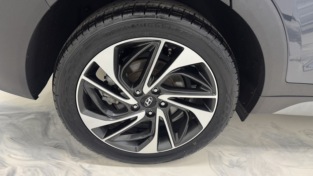 Photo 12 of this HYUNDAI TUCSON