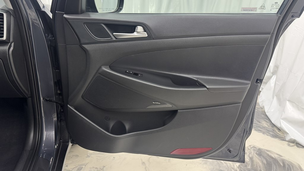 Photo 27 of this HYUNDAI TUCSON