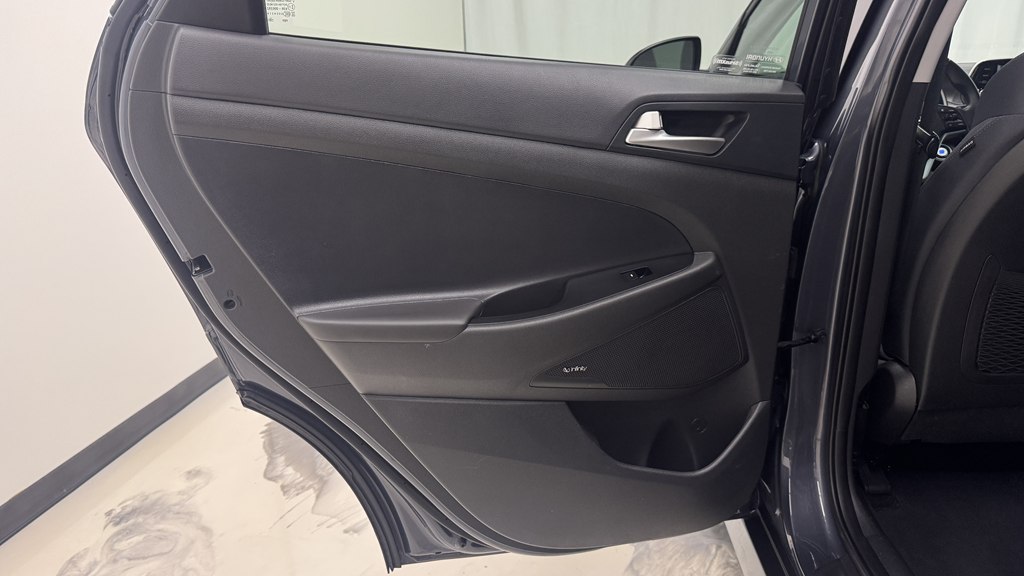 Photo 21 of this HYUNDAI TUCSON