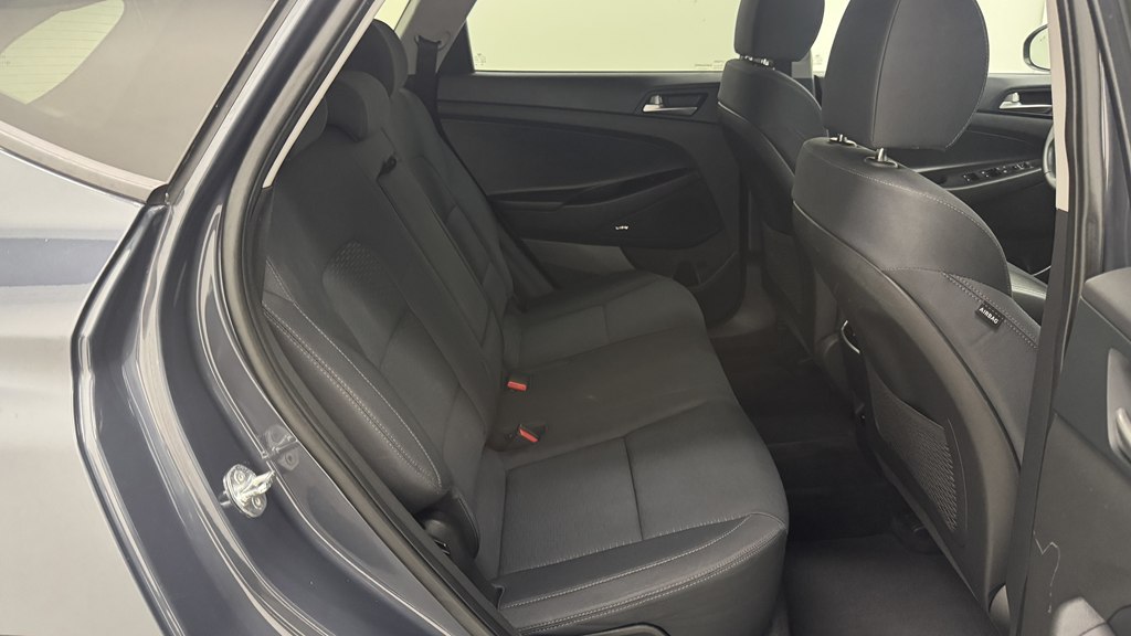 Photo 25 of this HYUNDAI TUCSON