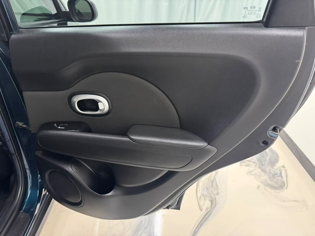 Photo 16 of this KIA SOUL