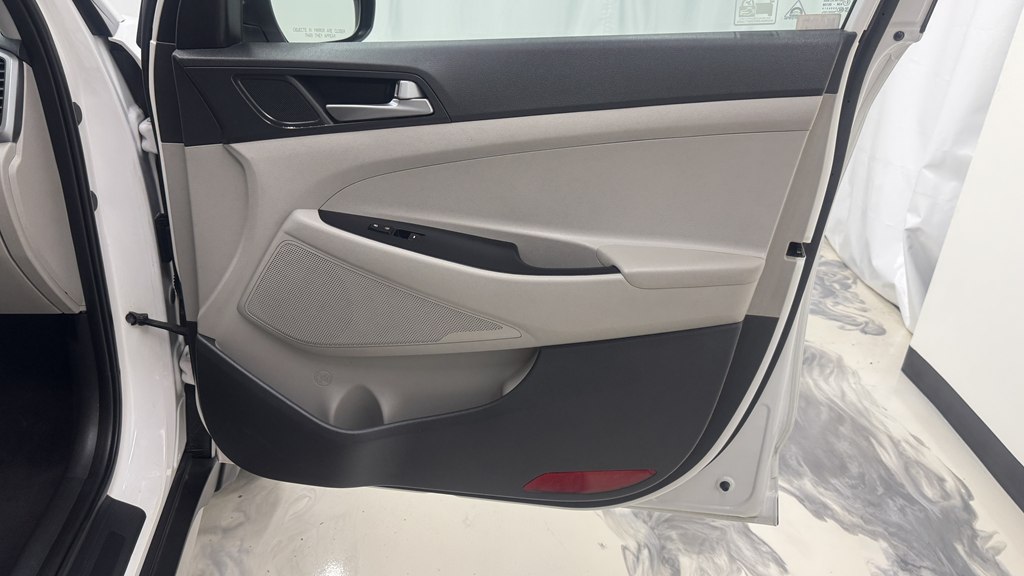 Photo 25 of this HYUNDAI TUCSON