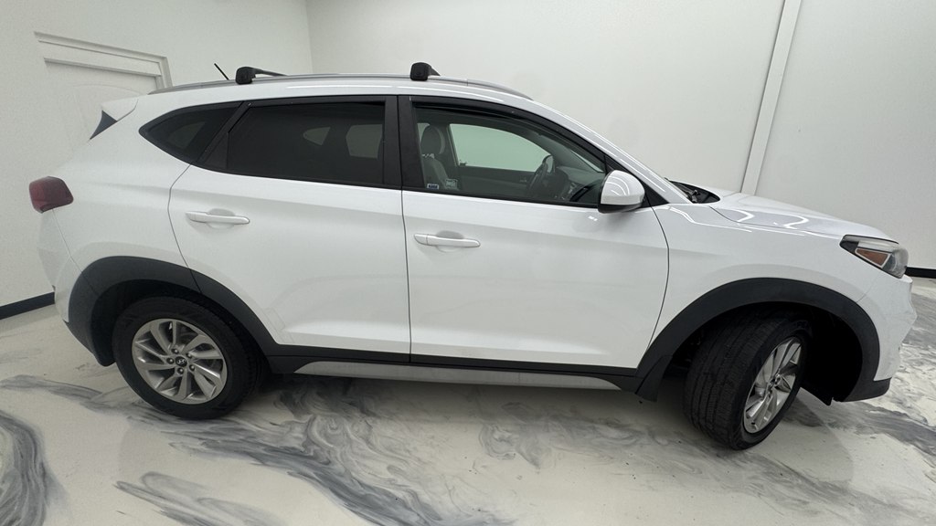Photo 9 of this HYUNDAI TUCSON