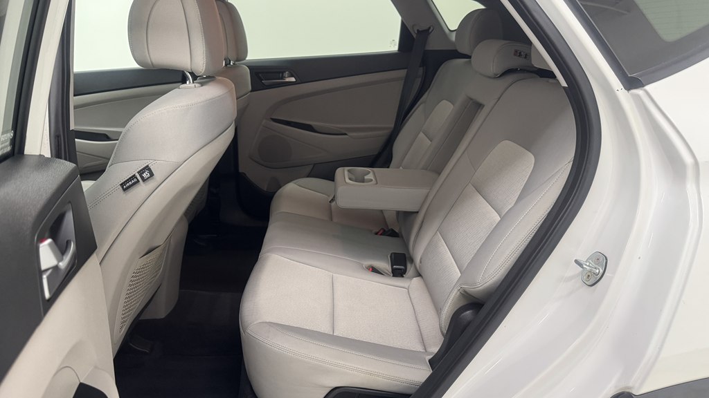 Photo 21 of this HYUNDAI TUCSON
