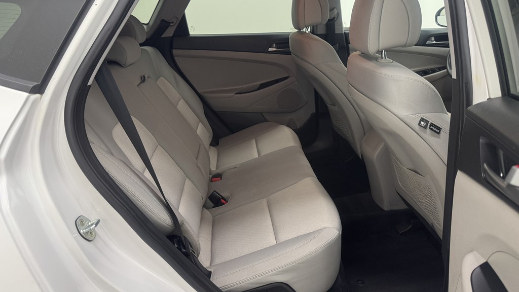 Photo 24 of this HYUNDAI TUCSON