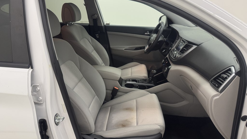 Photo 27 of this HYUNDAI TUCSON
