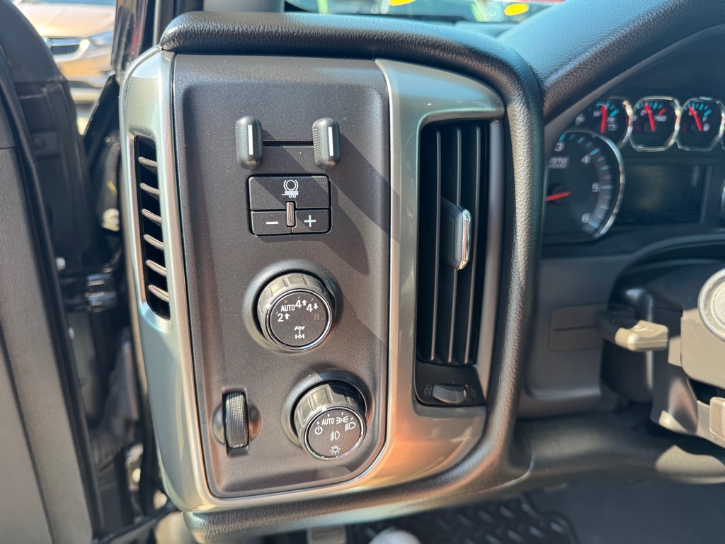 Photo 25 of this CHEVROLET SILVERADO 1500