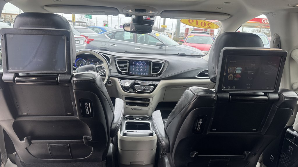 Photo 25 of this CHRYSLER PACIFICA