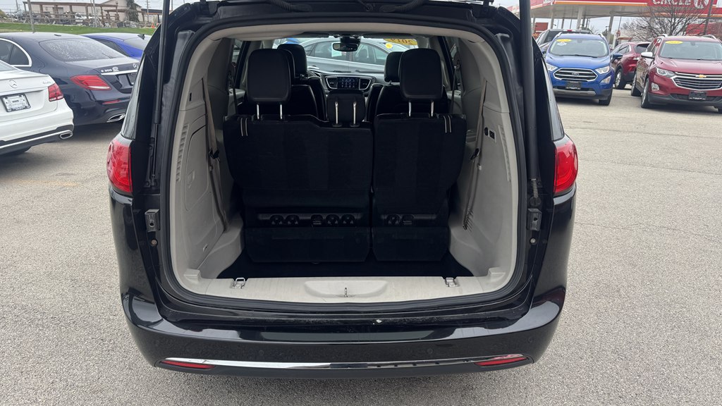 Photo 11 of this CHRYSLER PACIFICA