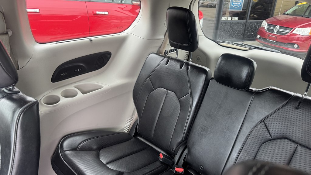 Photo 22 of this CHRYSLER PACIFICA