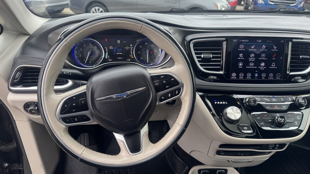 Photo 17 of this CHRYSLER PACIFICA