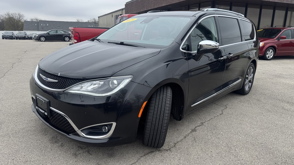Photo 4 of this CHRYSLER PACIFICA