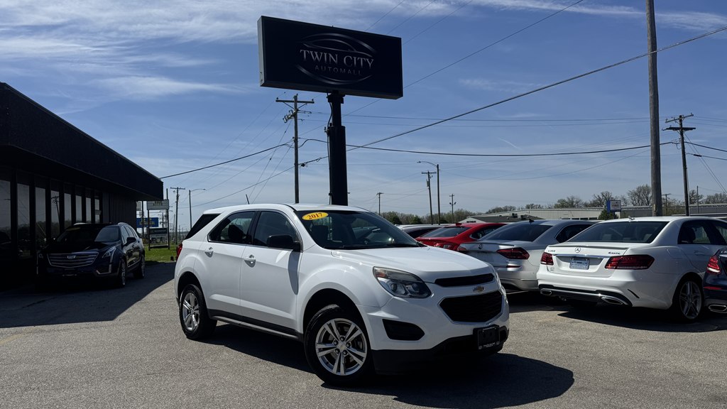 2017 Chevrolet Equinox LS's photo