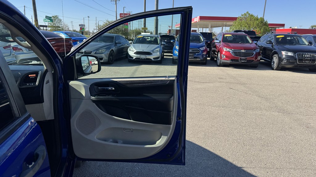 Photo 25 of this DODGE GRAND CARAVAN